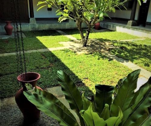 Ardeen Villa - superb 3 bedroom beachfront for 6, BB, in Ranna- Tangalle- free pick up or drop off for 7 night stays, serviced, taxes included