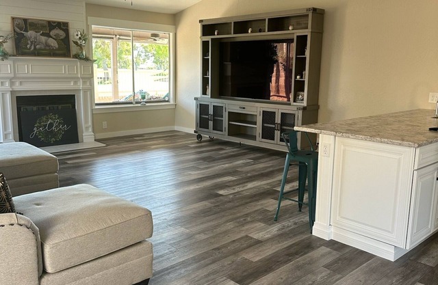 Arden Haus - Remodeled 3 bedroom house in Mesa w/pool and golf course views