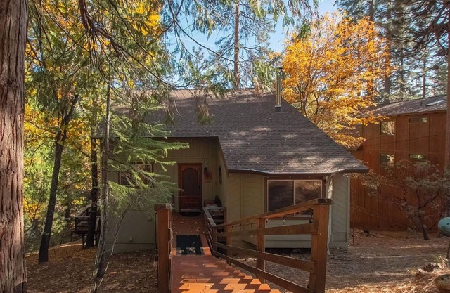 Arnold Getaway with lake access