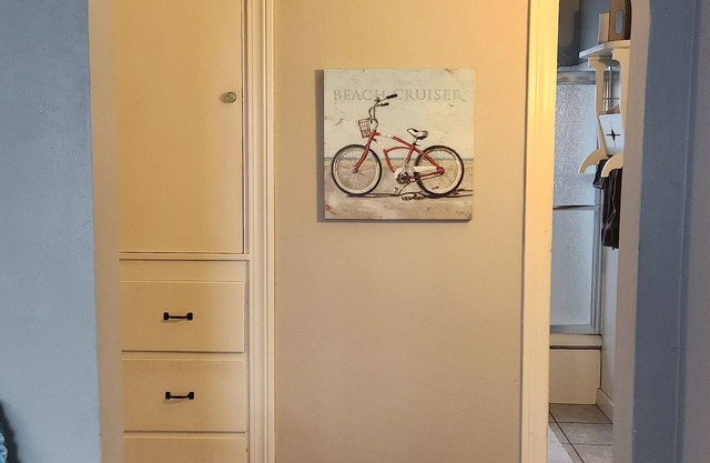 Arnolds Park - prime location - walk everywhere - Historic 1940's cottage.