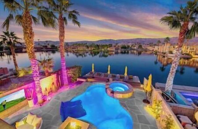 Art Deco lakefront retreat