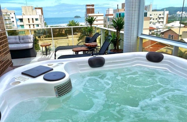 Art Home penthouse, sea view cinema property with jacuzzi, 90 meters from the sea.