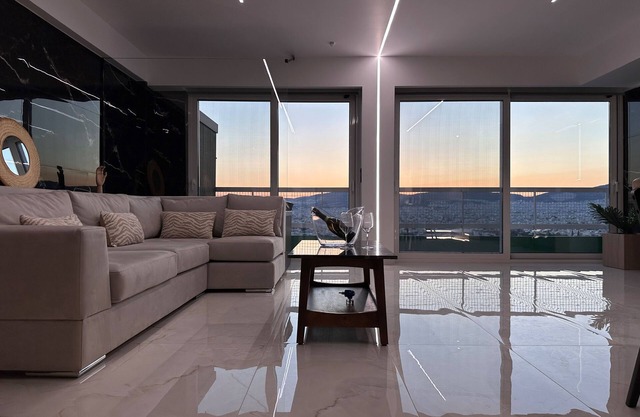 Artemis House2Heal Athens 15th floor/Private Jacuzzi & Sauna, Luxury Apartment