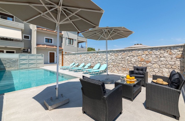 Artemis PoolFront Suite