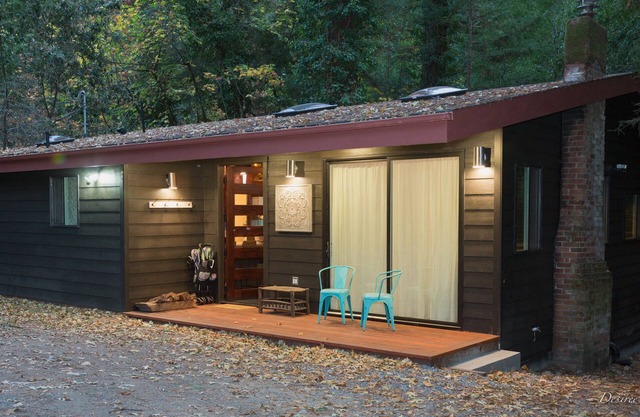 Artfully renovated Historic Sonoma County Cottage in a beautiful Creekside.