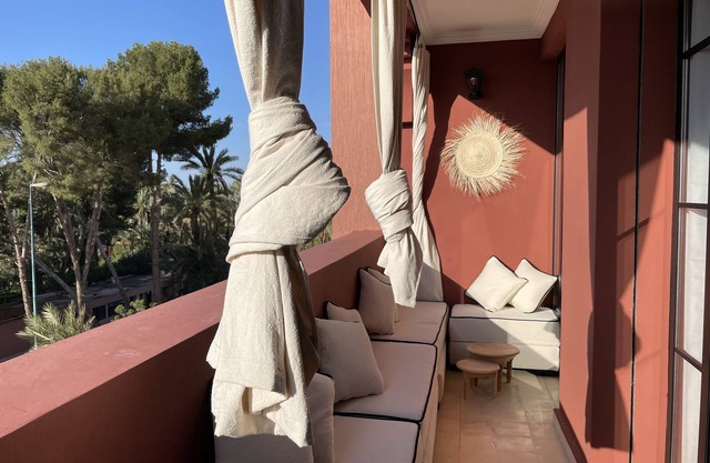 Artistic Apartment, Pool, Terrace, Near to town center