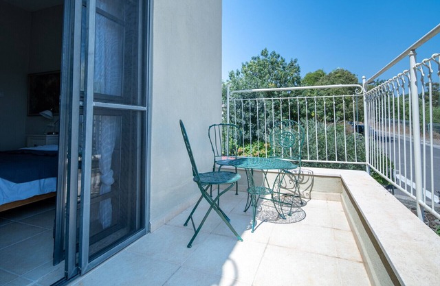 Artistic Vacation Villa w Pool by Sea N' Rent