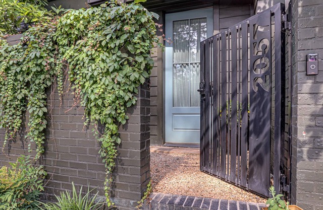 Artsy Designer Home - North Buckhead/Midtown Location