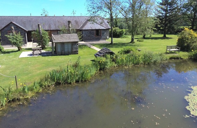 Ash - Luxury cottage with great views, with fishing, indoor pool & gym.