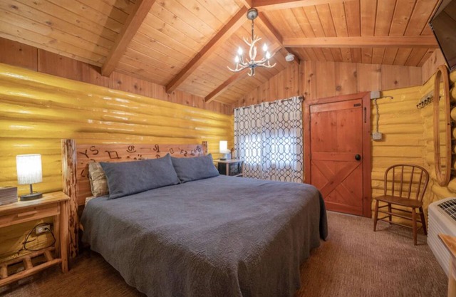 Ashton Historic Log Cabin 9