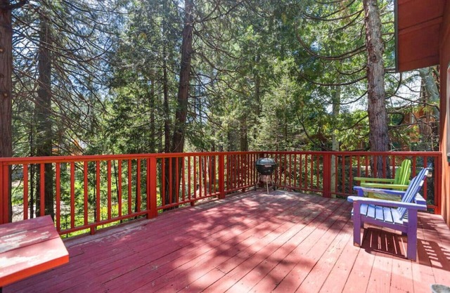 Aspen- Spacious River Front, family cabin