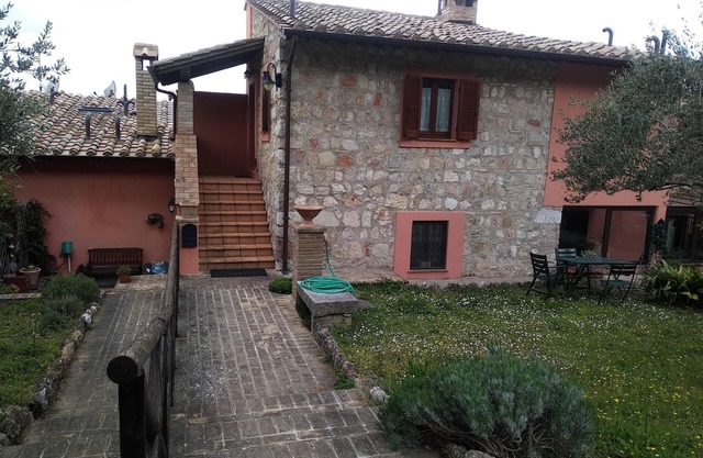 Assisi - Casetta Orsola immersed in the green hills. Special prices