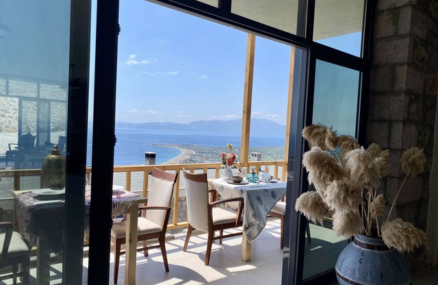 Assos Karadut Taş Otel