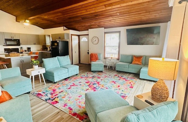 Astonishing view 100 feet from the lake!