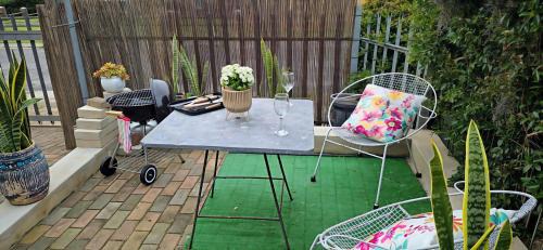 At lilac, Jeffreys Bay, cottage for 2