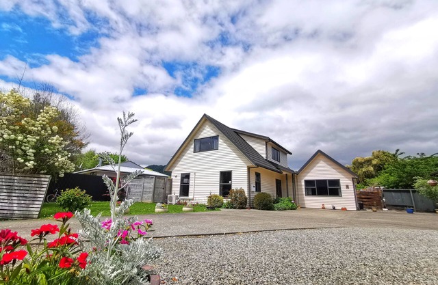 Atarau Grove Holiday Home