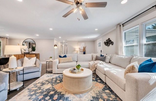 ATH - Huge Roswell Ranch. 2800 Square feet on one level.