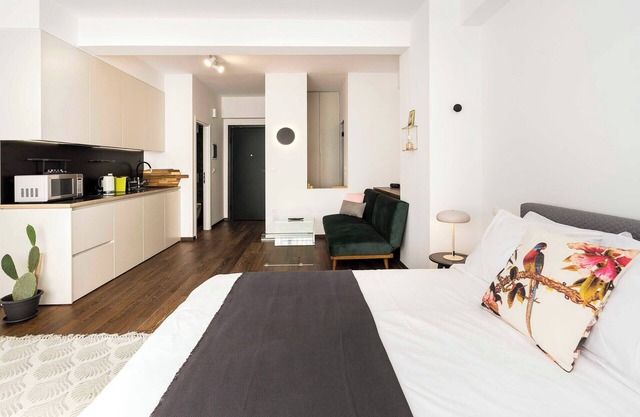 Athens' Best Location! ~Stunning & Spacious Studio
