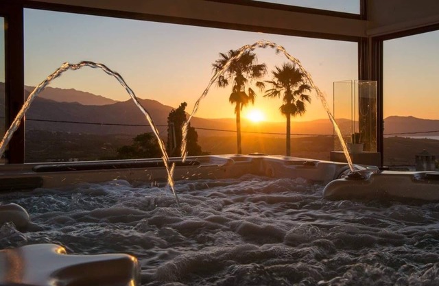 Athina House, Spa & Hammam, gym, bicycles, walking distance to tavern!