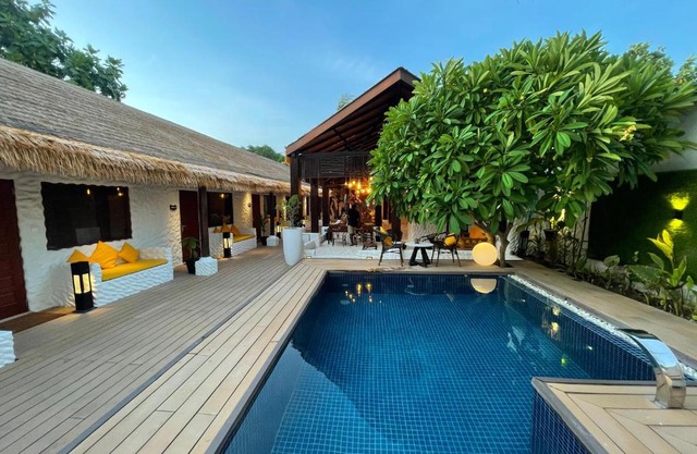 Atholhu Residence