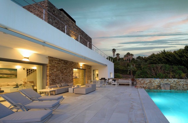 Atlanterra Beach House - comfort & luxury - 4 min walk to beach with no stairs!