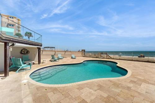 Atlantic Sunrise Home with Cottage