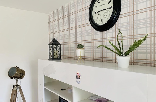 Atom Large 4/5 Bed House, Balcony, Sleeps 13, Free Parking, East London