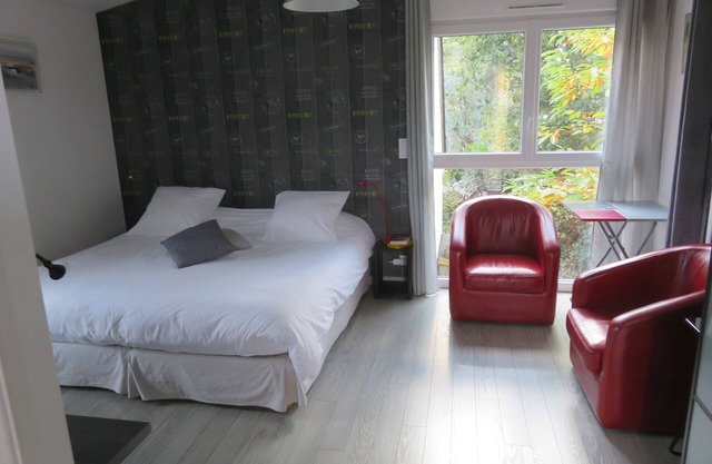 Au Cadran Solaire, Le Zenith : Studio in a quiet, wooded setting