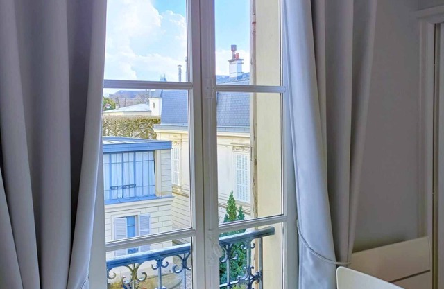 Au Petit Trianon Bleu