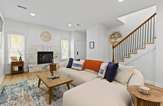 Aubie's Hangout - A BoutiqueTownhouse - Walk to Downtown & Campus!