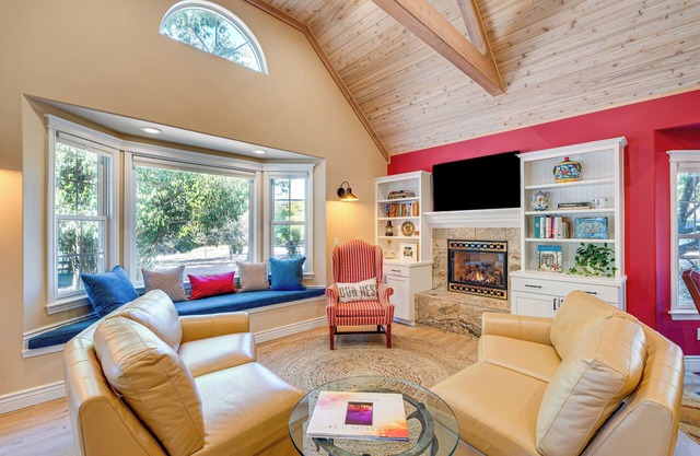 Auburn Farmhouse w/Fireplace, Close to Wineries