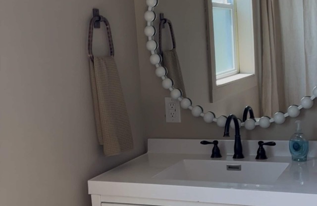 Auburn's Place - Newly renovated 1-bedroom apartment