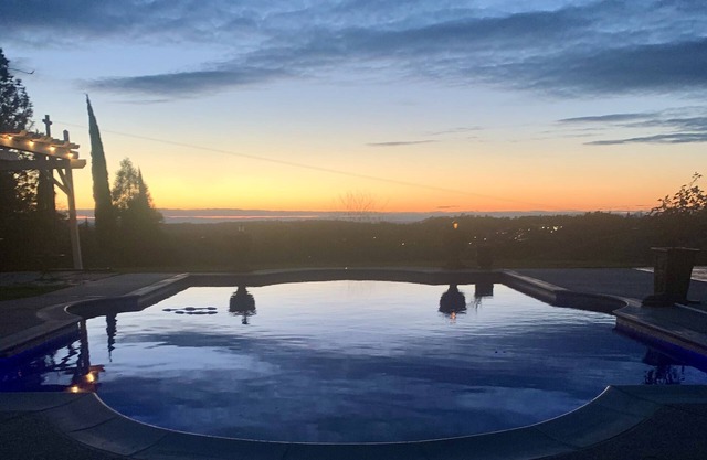 Auburn Wine & Beer Country Retreat Sleeps 12+w/Pool Hot Tub Sunset Views Pets