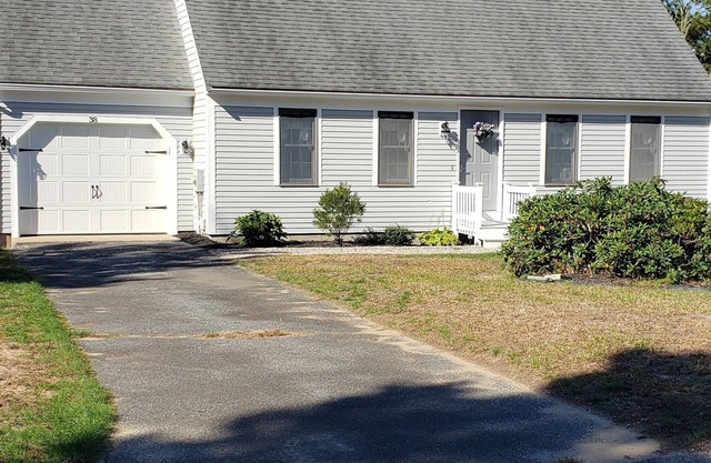 AUG 24-30&: CLEAN 3B 2B,3MI toBEACH,AC,culdesac,LG DECK,TENNIS/PICKLE Courts