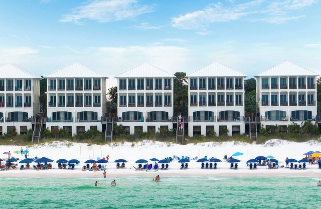 Aug-Oct Reduced!*On Beach*2 Pools*Elevator!