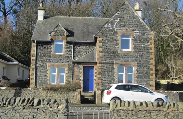 Auld Schoolhouse Sleeps 8 (3 Bedroom)
