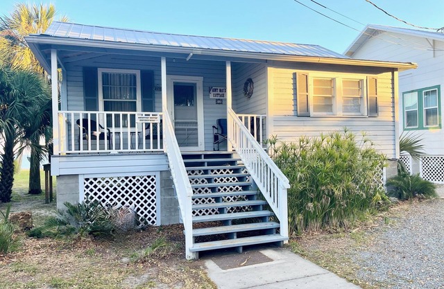 Aunt May's - Waterfront Cottage in Cedar Key!