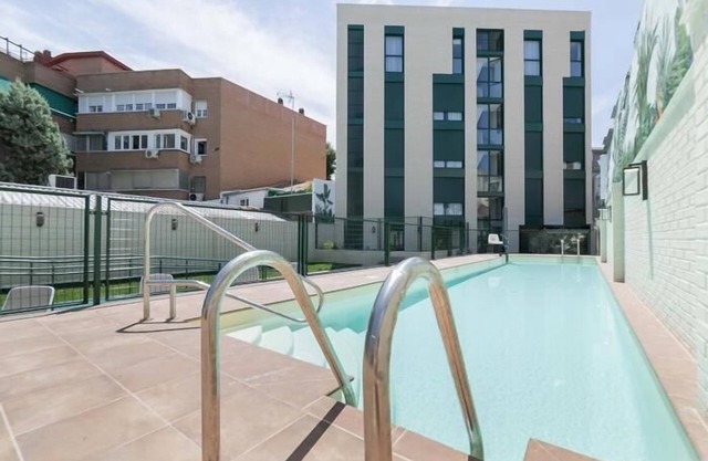 Aurora Stays by Charming IX, Apartment for 4 with free parking