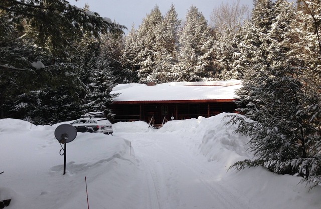 Authentic Vermont Log Cabin Between Mount Snow and Stratton - No monthly rentals