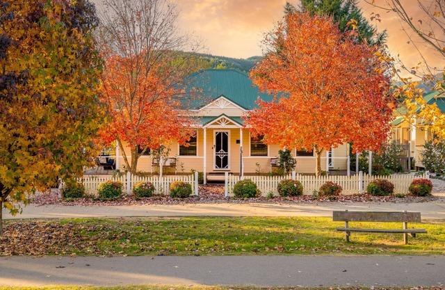 Autumn Beauty - Mountain View Cottage 3