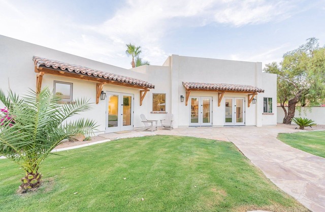 Autumn Bliss– Pueblo Casita w/Serene Private Yard
