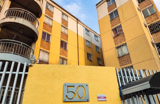 Av. Reforma 50, very central location