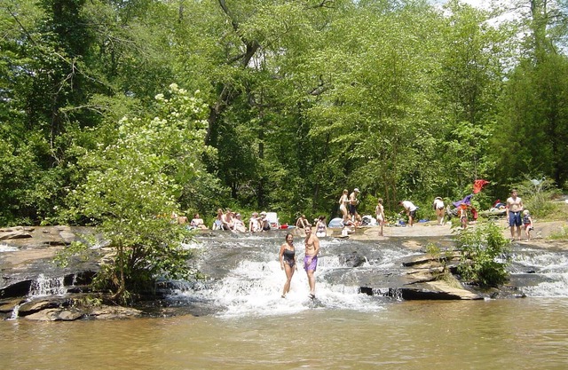 Avalon at Lake Hartwell...family reunions, clemson football, weddings, frat parties