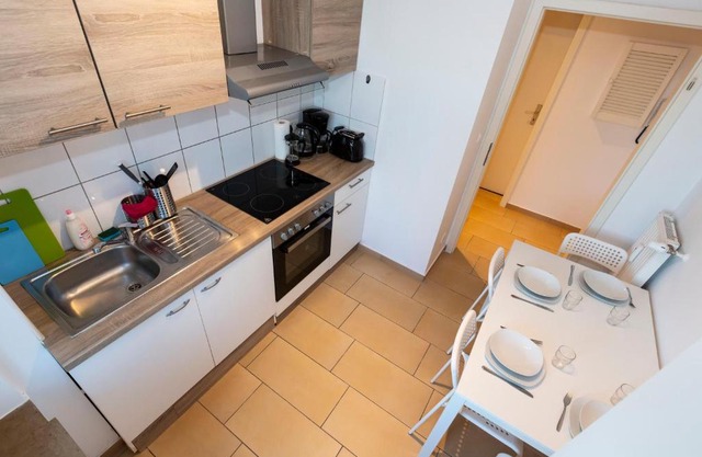 AVR Apartment HOF 8