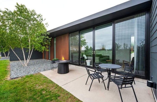 Award Winning Contemporary Flat - Walk to Downtown Egg Harbor - Flats on Church Street #102