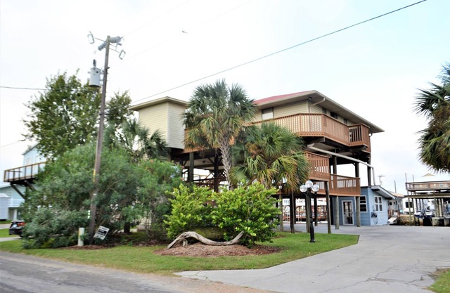 Awesome 3 bedroom 2 bathroom house 5 minutes from the Gulf of Mexico!