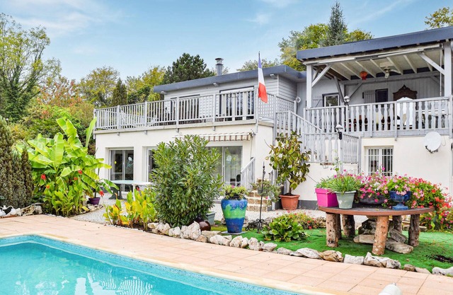 Awesome apartment in Chambornay-Lès-Pin
