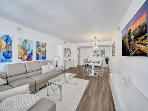 Awesome Beach Condo with Resort Amenities 1016