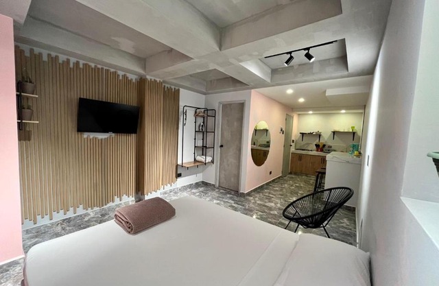 Awesome Brand New Studio Near Old Town