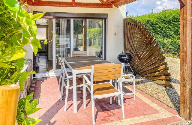 Awesome home in Criquetot-l'Esneval